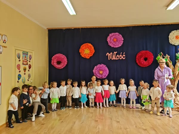 Występy dzieci z okazji Dnia Mamy i Taty