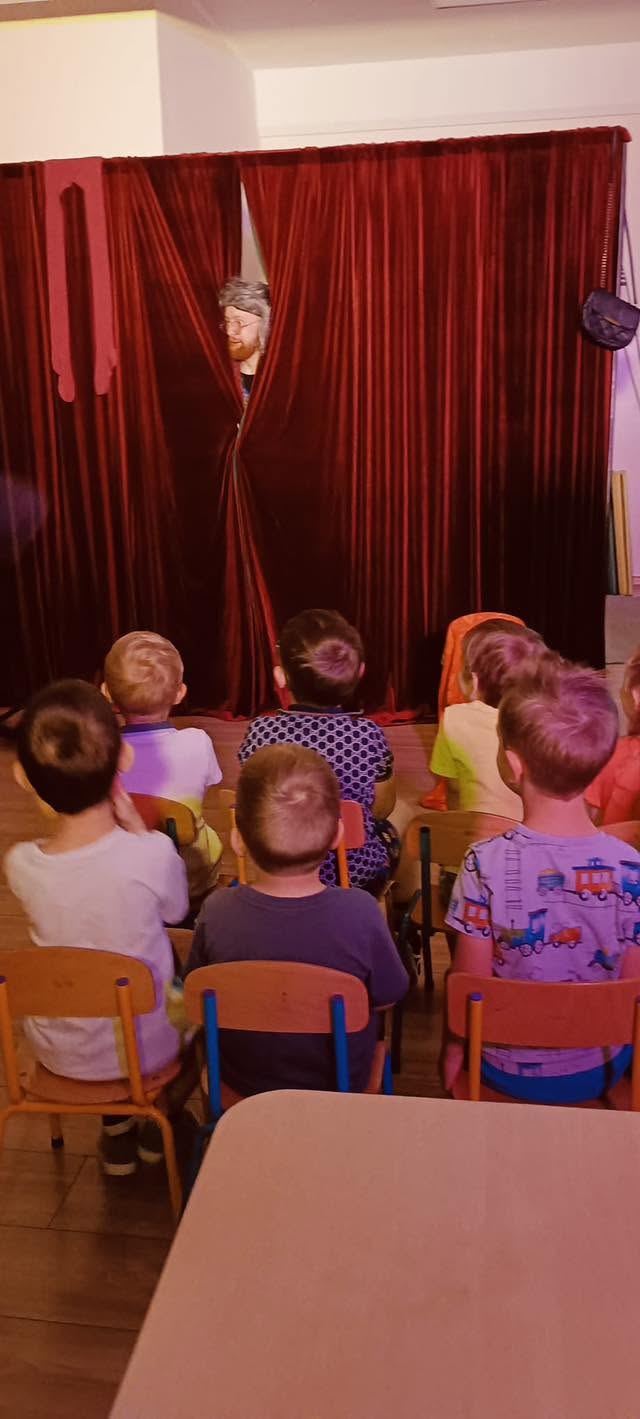 Pies w pustym mieszkaniu - spektakl w wykonaniu Krakowskiego Teatru Bajki
